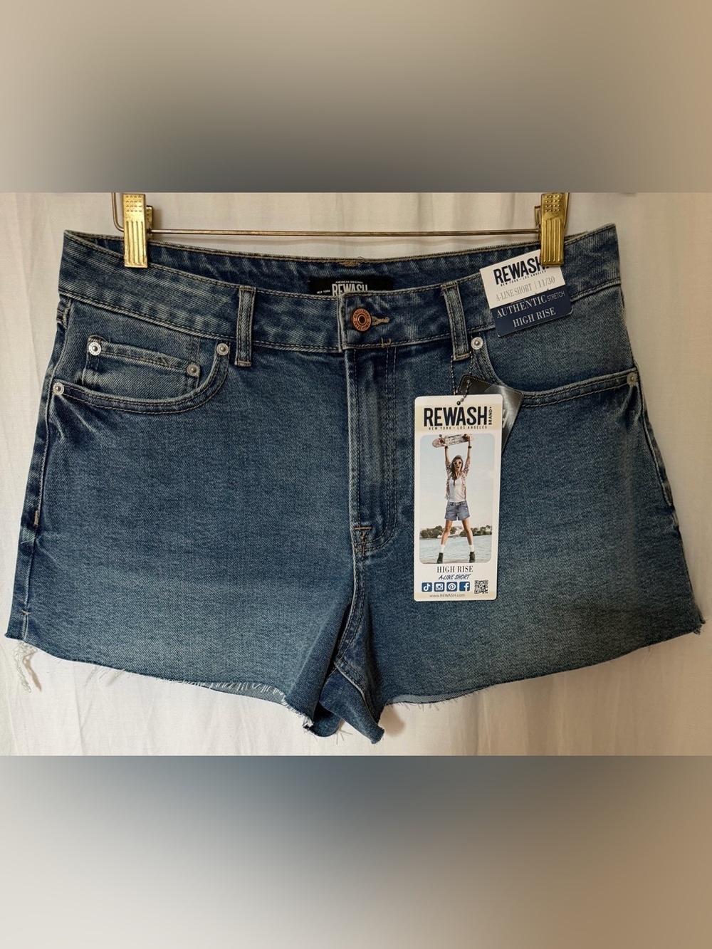 NWT Rewash High-Rise Women's Denim Shorts w. Raw Hem 3” In Seam - Blue - Sz 30
